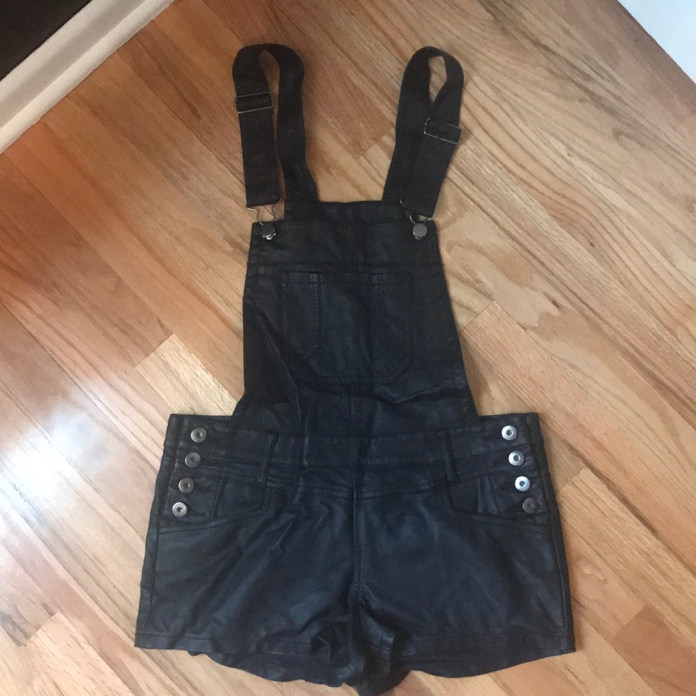 Overall shorts